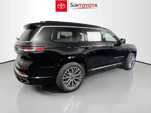 Diamond Black Crystal Pearlcoat 2025 Jeep Grand Cherokee L Summit Reserve