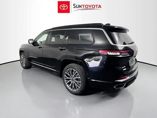 Diamond Black Crystal Pearlcoat 2025 Jeep Grand Cherokee L Summit Reserve