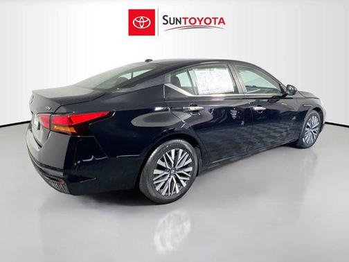 Super Black 2024 Nissan Altima 2.5 SV