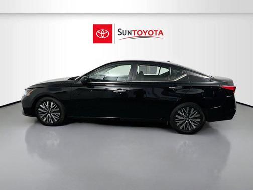 Super Black 2024 Nissan Altima 2.5 SV