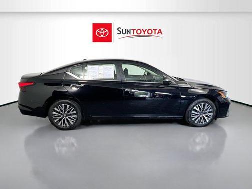Super Black 2024 Nissan Altima 2.5 SV