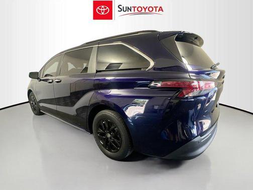 2021 Toyota Sienna XLE 8 Passenger