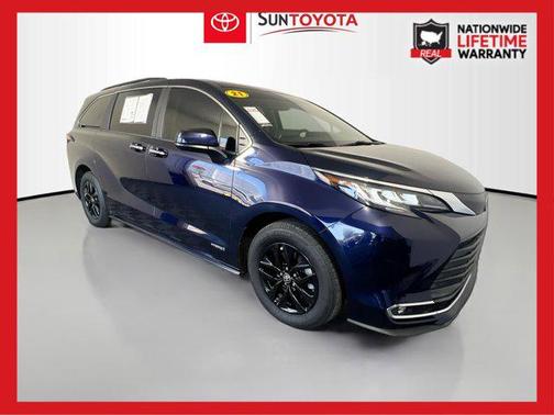 2021 Toyota Sienna XLE 8 Passenger