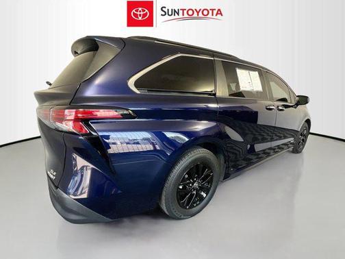 2021 Toyota Sienna XLE 8 Passenger