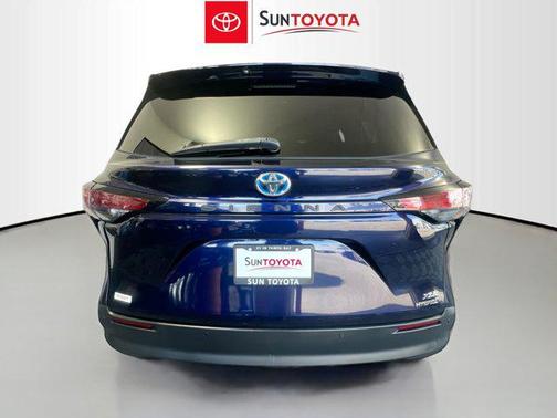 2021 Toyota Sienna XLE 8 Passenger