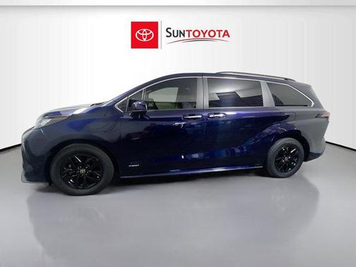 2021 Toyota Sienna XLE 8 Passenger
