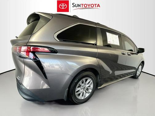Predawn Gray Mica 2022 Toyota Sienna XLE