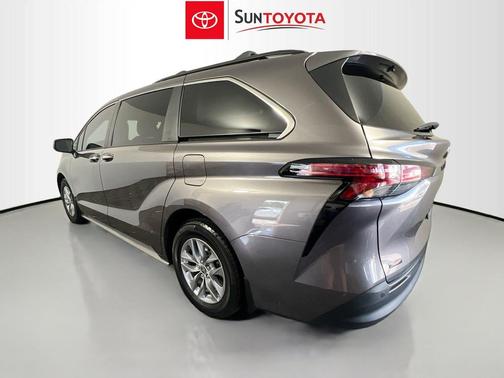 Predawn Gray Mica 2022 Toyota Sienna XLE