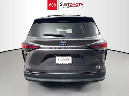 Predawn Gray Mica 2022 Toyota Sienna XLE