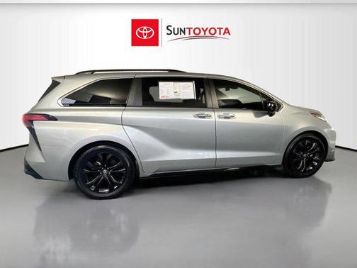 2022 Toyota Sienna XSE