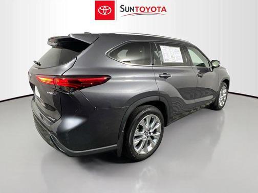 2022 Toyota Highlander Hybrid Limited