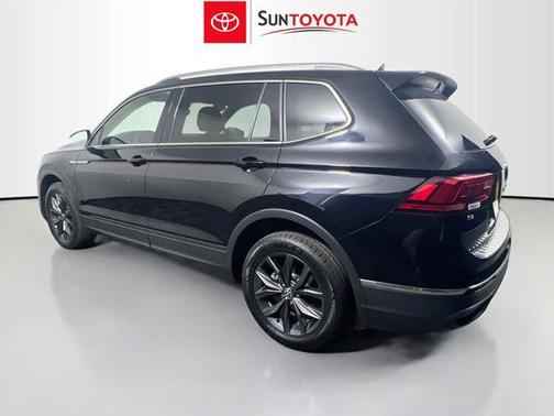 Deep Black 2023 Volkswagen Tiguan 2.0T SE