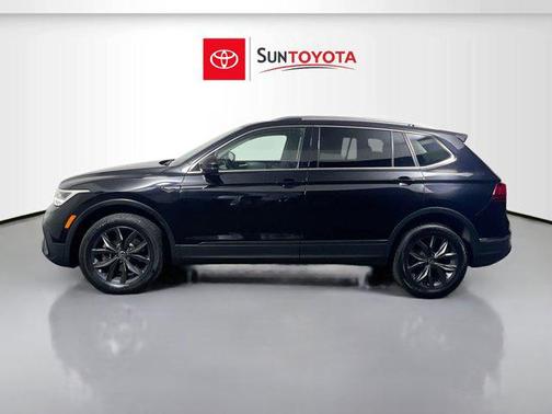 Deep Black 2023 Volkswagen Tiguan 2.0T SE