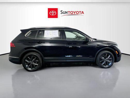 Deep Black 2023 Volkswagen Tiguan 2.0T SE