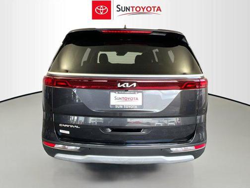 2023 Kia Carnival LX