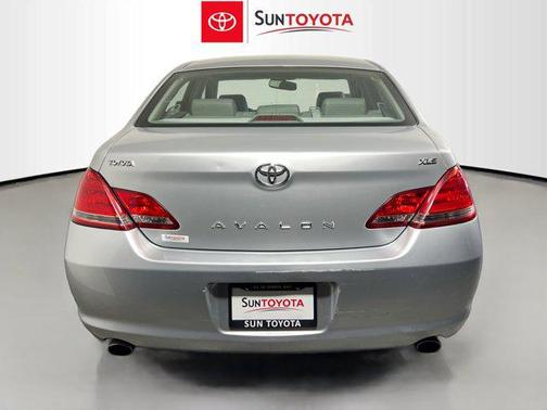 2005 Toyota Avalon XLS