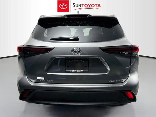 Heavy Metal 2026 Toyota Highlander XLE