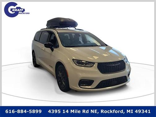 2025 Chrysler Pacifica Select