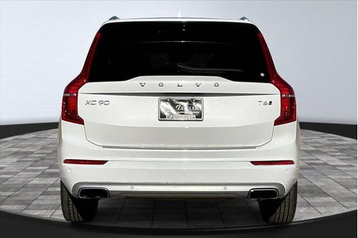 2021 Volvo XC90 T6 Momentum