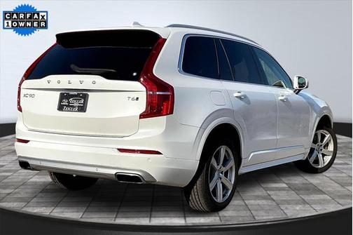 2021 Volvo XC90 T6 Momentum
