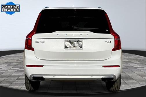 2021 Volvo XC90 T6 Momentum