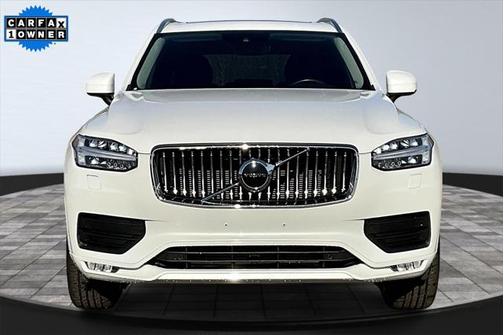 2021 Volvo XC90 T6 Momentum