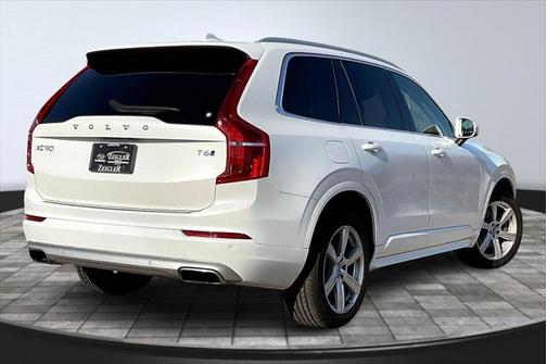 2021 Volvo XC90 T6 Momentum