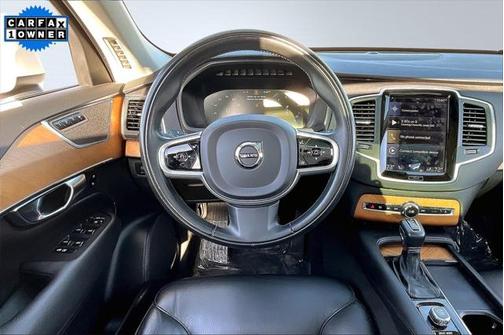 2021 Volvo XC90 T6 Momentum