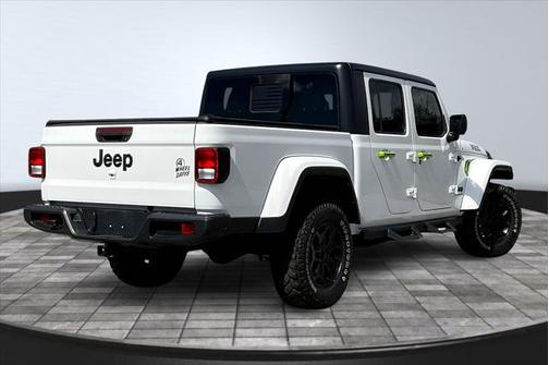 2022 Jeep Gladiator Sport
