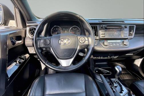 Aqua 2017 Toyota RAV4 SE