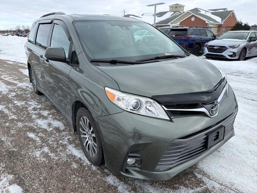 2020 Toyota Sienna XLE