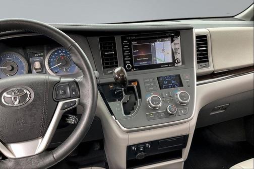2020 Toyota Sienna XLE