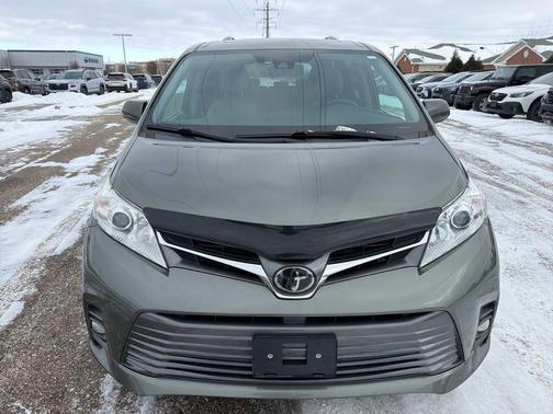 2020 Toyota Sienna XLE