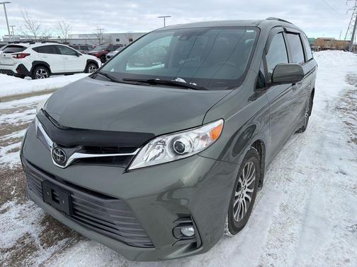 2020 Toyota Sienna XLE