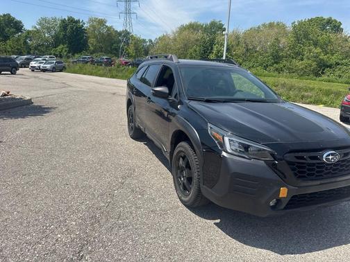 Crystal Black Silica 2022 Subaru Outback Wilderness