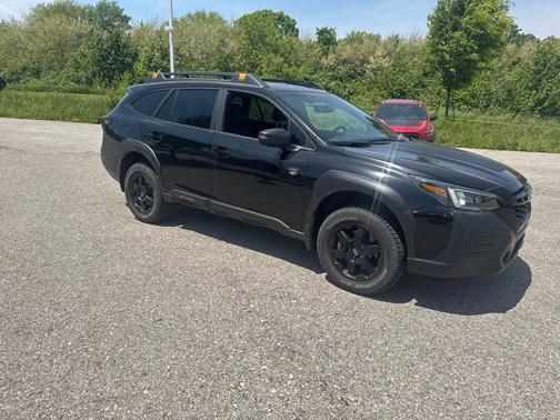 Crystal Black Silica 2022 Subaru Outback Wilderness