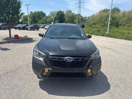 Crystal Black Silica 2022 Subaru Outback Wilderness