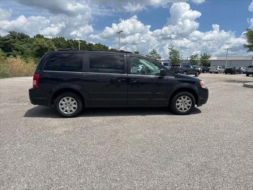 2010 Chrysler Town & Country LX