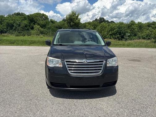2010 Chrysler Town & Country LX