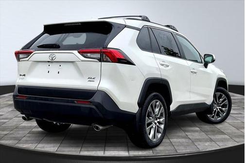 2022 Toyota RAV4 XLE Premium