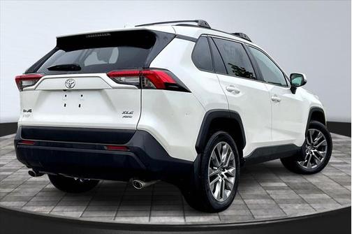 2022 Toyota RAV4 XLE Premium
