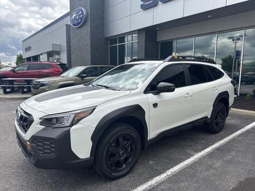 Crystal White Pearl 2025 Subaru Outback Wilderness