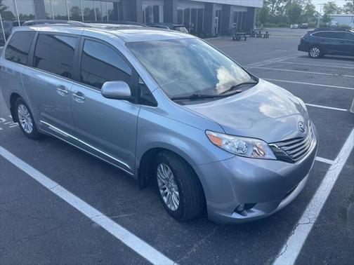 2017 Toyota Sienna XLE