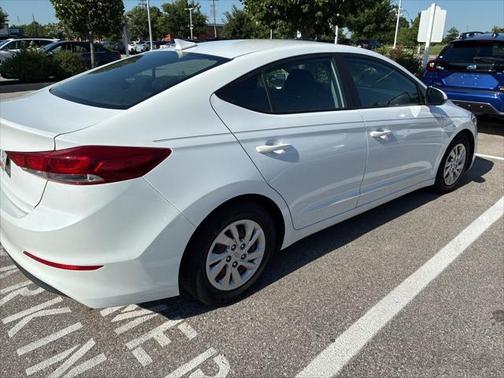 2018 Hyundai ELANTRA SE