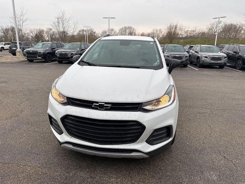 Summit White 2020 Chevrolet Trax LT