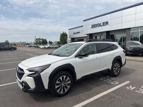 Crystal White Pearl 2025 Subaru Outback Limited