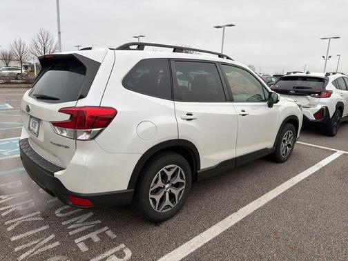 2023 Subaru Forester Premium