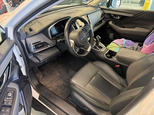Crystal White Pearl 2022 Subaru Outback Onyx Edition XT