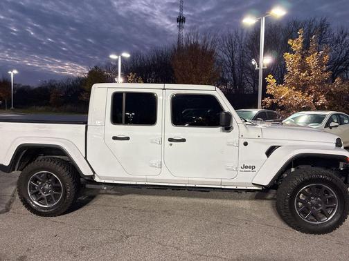2022 Jeep Gladiator Overland