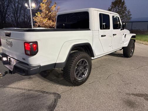 2022 Jeep Gladiator Overland